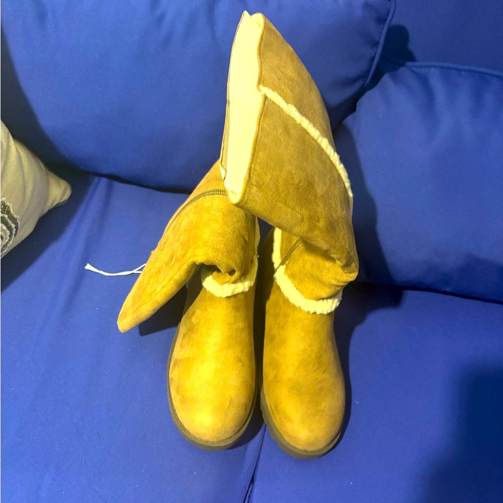 Girls beige boots